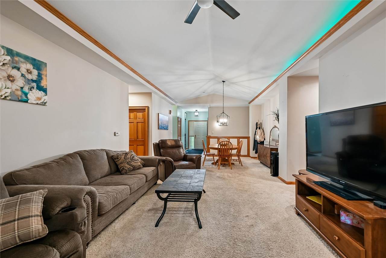 https://bt-photos.global.ssl.fastly.net/cedarrapids/1280_boomver_1_2604791-2.jpg