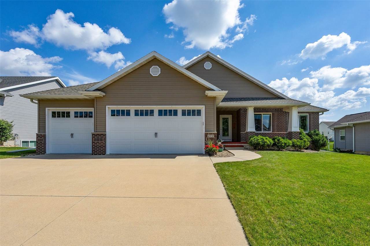 470 Oak Park Circle - Photo 1