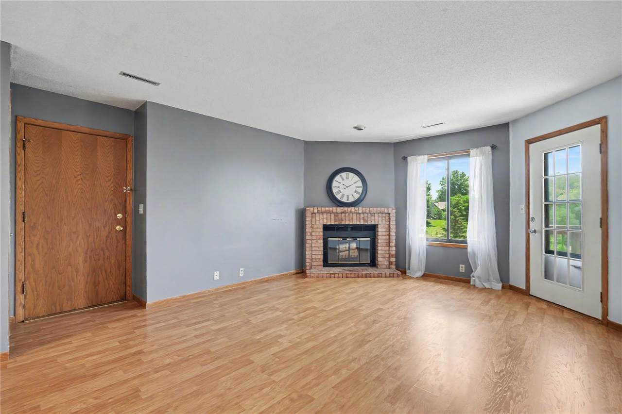 https://bt-photos.global.ssl.fastly.net/cedarrapids/1280_boomver_1_2604918-2.jpg
