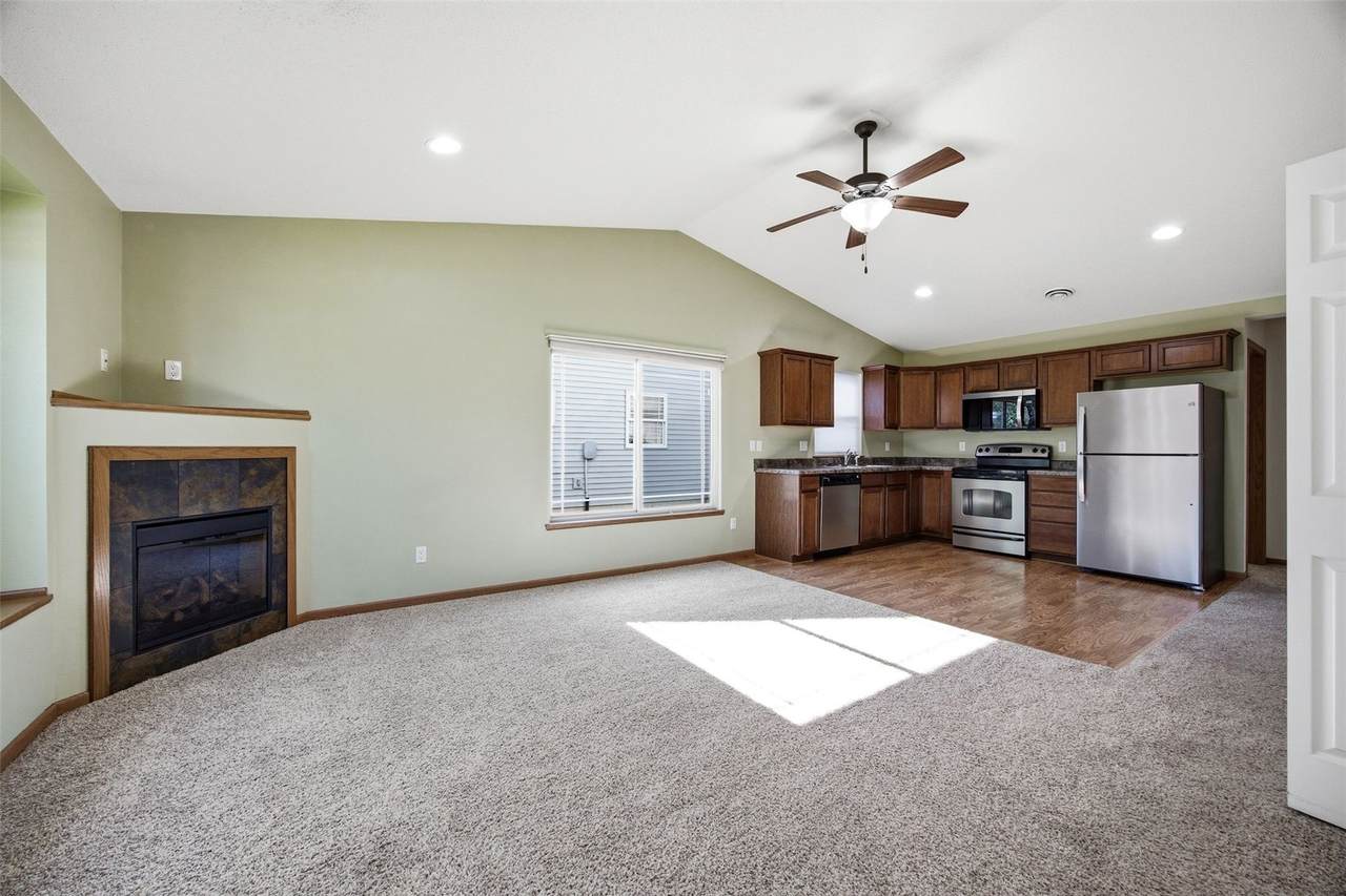 https://bt-photos.global.ssl.fastly.net/cedarrapids/1280_boomver_1_2604936-2.jpg