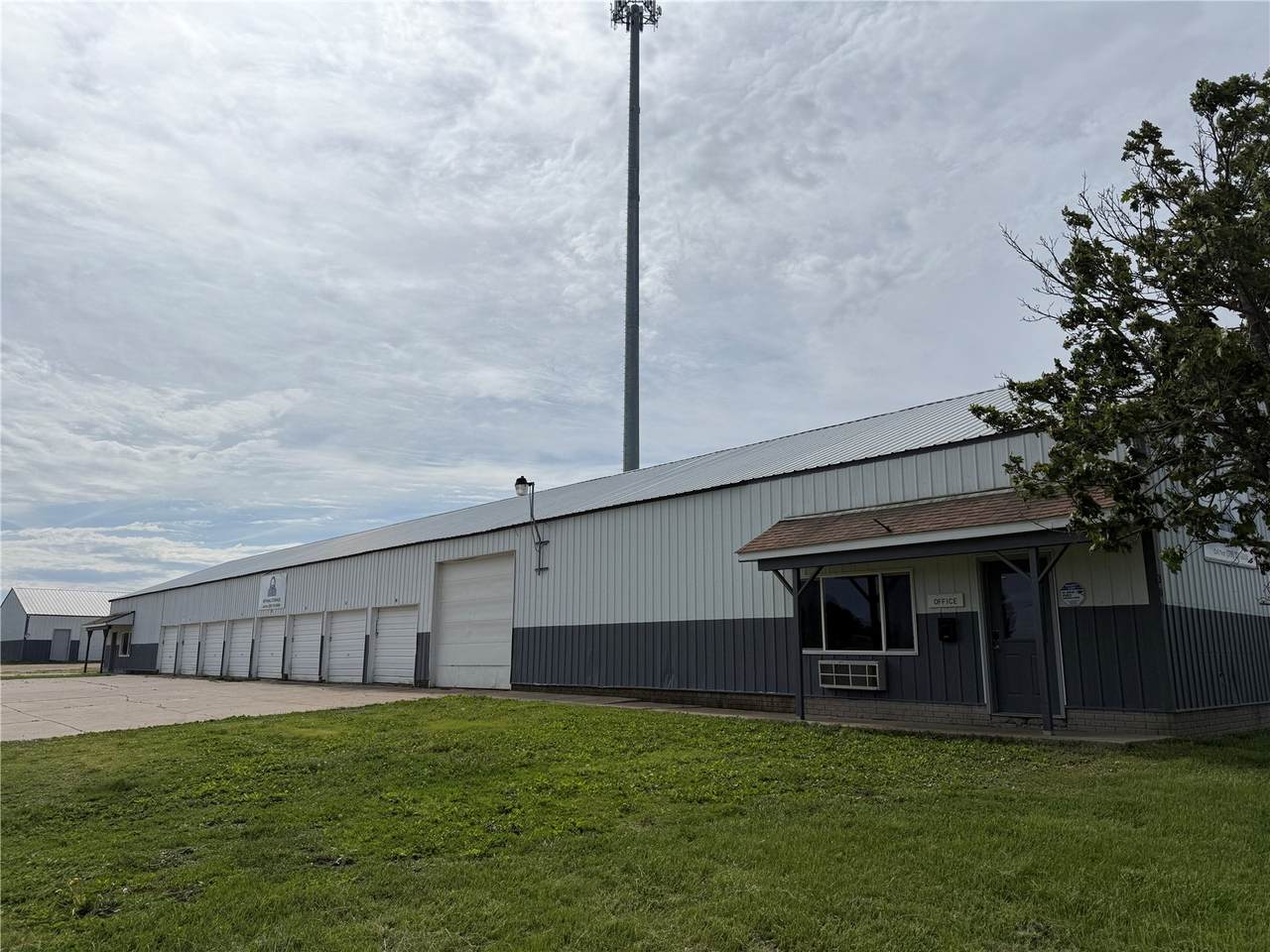 301 Old Dubuque Rd - Photo 1