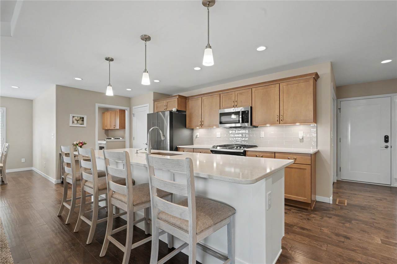 https://bt-photos.global.ssl.fastly.net/cedarrapids/1280_boomver_1_2604958-2.jpg