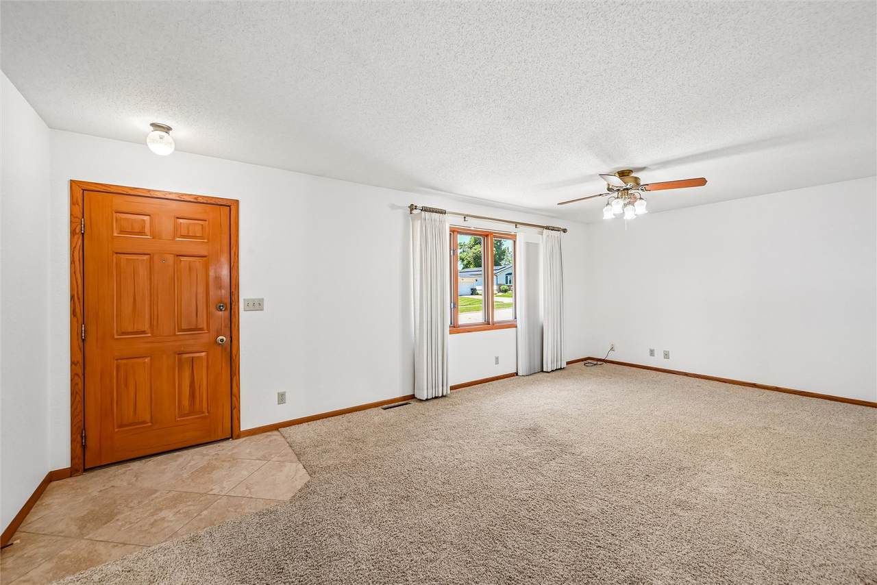 https://bt-photos.global.ssl.fastly.net/cedarrapids/1280_boomver_1_2605043-2.jpg