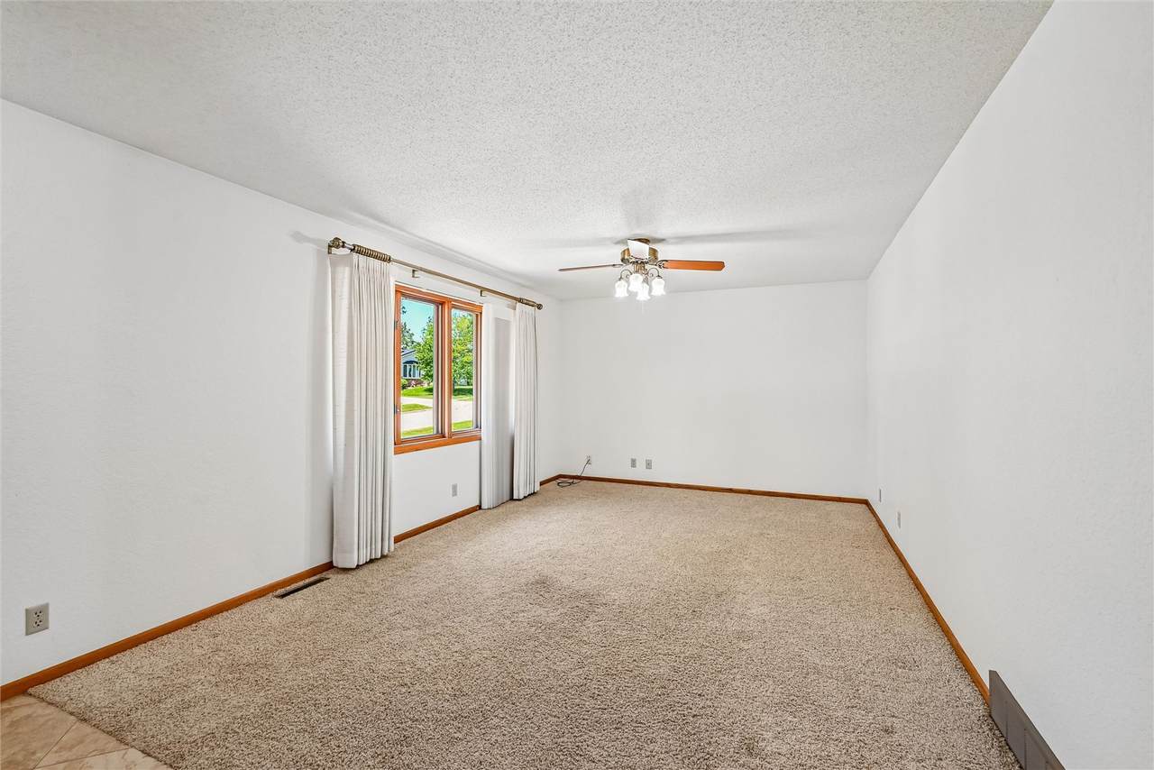 https://bt-photos.global.ssl.fastly.net/cedarrapids/1280_boomver_1_2605043-2.jpg