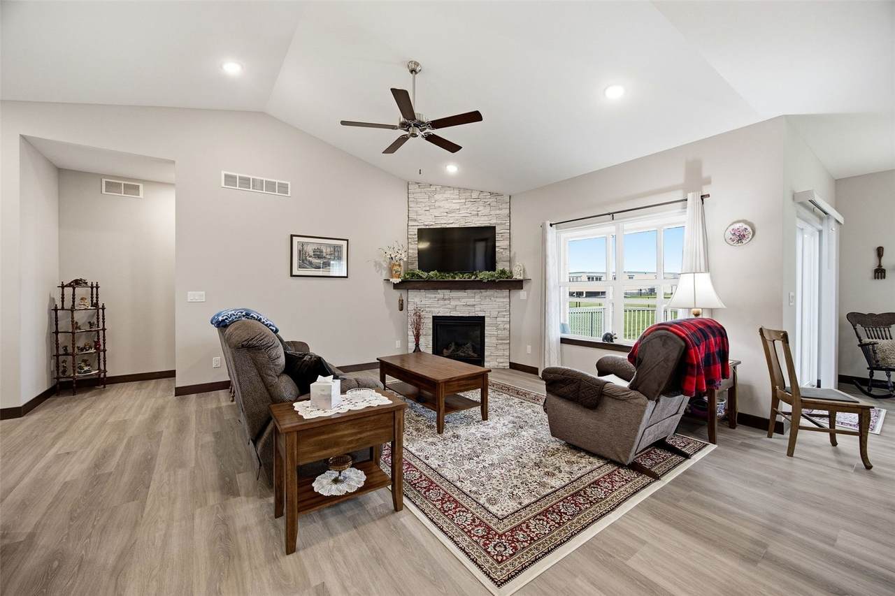 https://bt-photos.global.ssl.fastly.net/cedarrapids/1280_boomver_1_2605150-2.jpg
