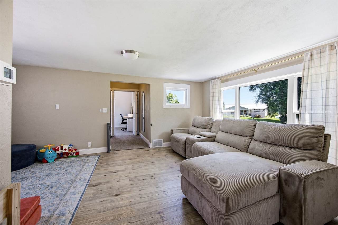 https://bt-photos.global.ssl.fastly.net/cedarrapids/1280_boomver_1_2605151-2.jpg