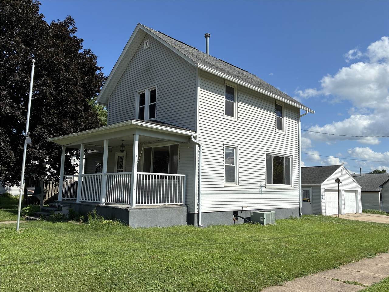 602 9th - Photo 1