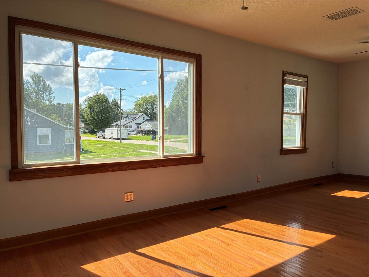 https://bt-photos.global.ssl.fastly.net/cedarrapids/1280_boomver_1_2605312-2.jpg