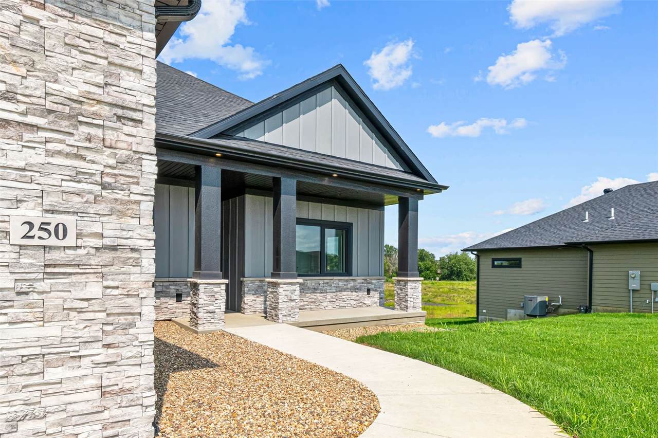 https://bt-photos.global.ssl.fastly.net/cedarrapids/1280_boomver_1_2605346-2.jpg