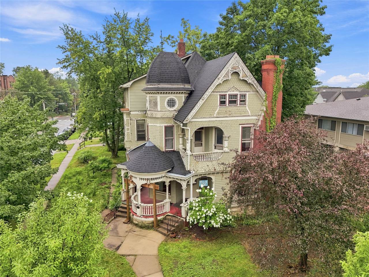 935 College St - Photo 1