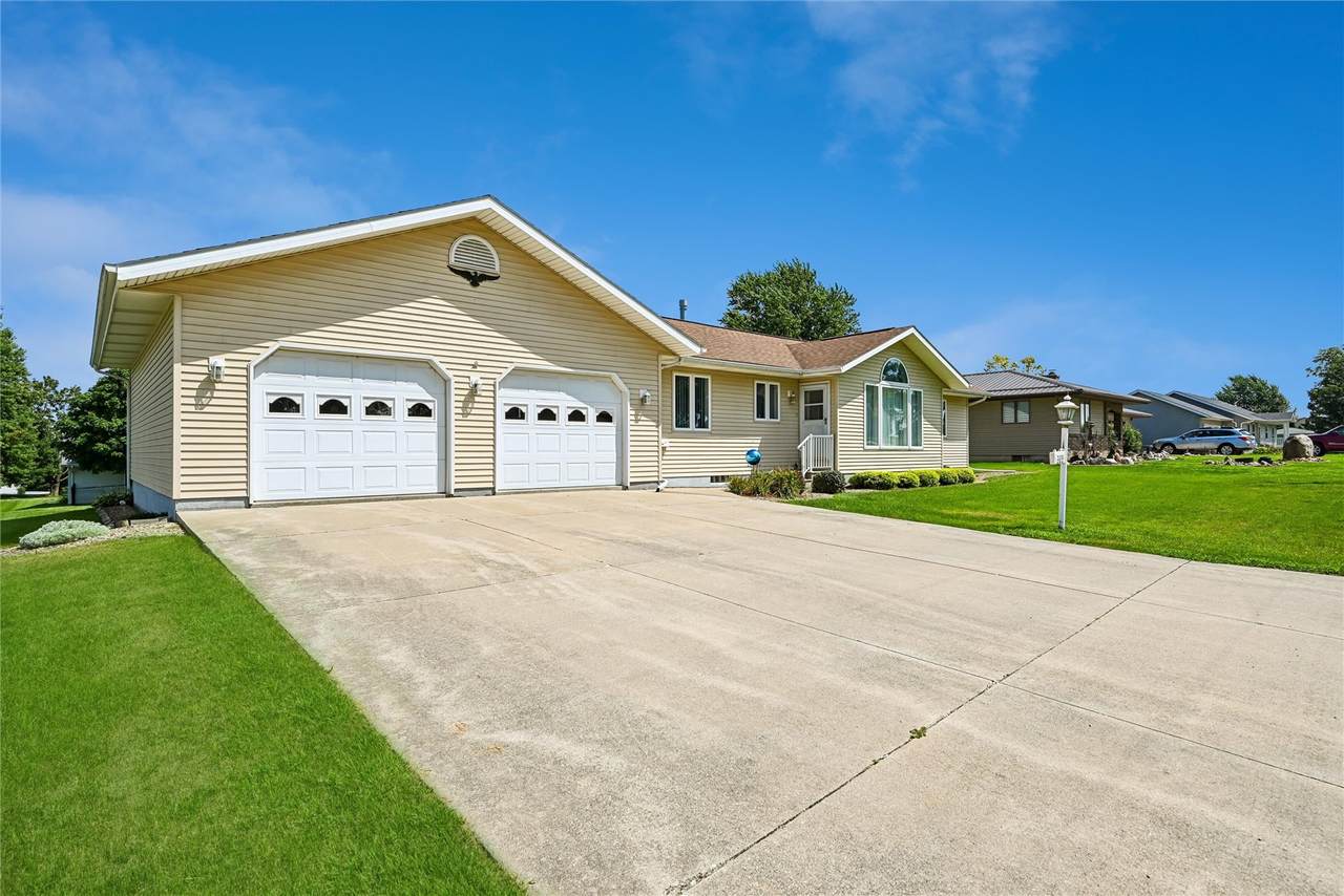 https://bt-photos.global.ssl.fastly.net/cedarrapids/1280_boomver_1_2605485-2.jpg