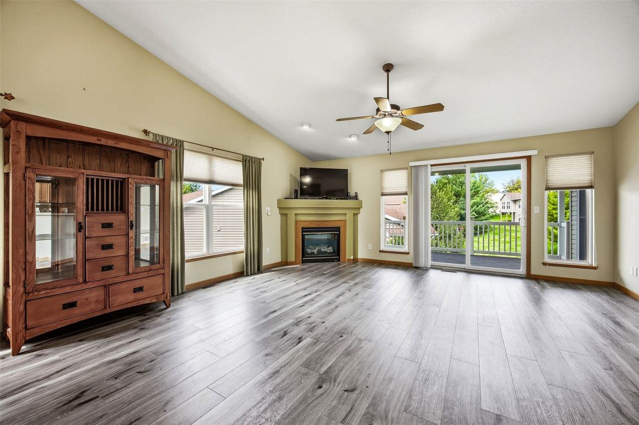 https://bt-photos.global.ssl.fastly.net/cedarrapids/1280_boomver_1_2605546-2.jpg
