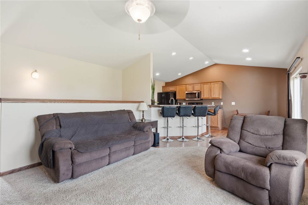 https://bt-photos.global.ssl.fastly.net/cedarrapids/1280_boomver_1_2605603-2.jpg