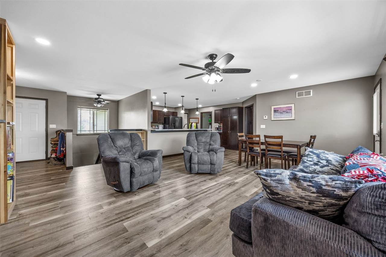 https://bt-photos.global.ssl.fastly.net/cedarrapids/1280_boomver_1_2605630-2.jpg