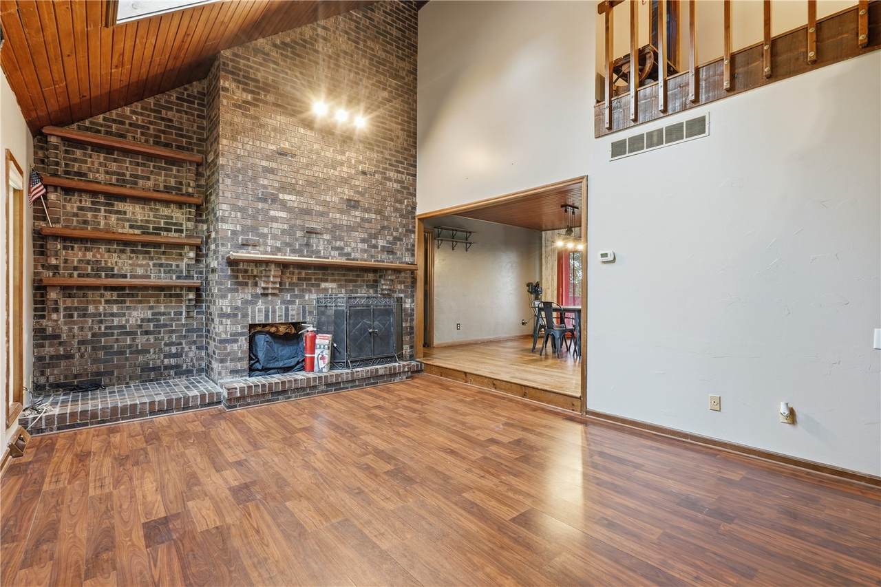 https://bt-photos.global.ssl.fastly.net/cedarrapids/1280_boomver_1_2605631-2.jpg