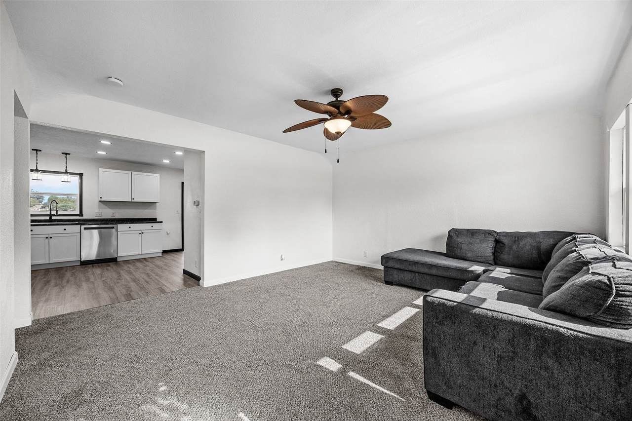 https://bt-photos.global.ssl.fastly.net/cedarrapids/1280_boomver_1_2605634-2.jpg