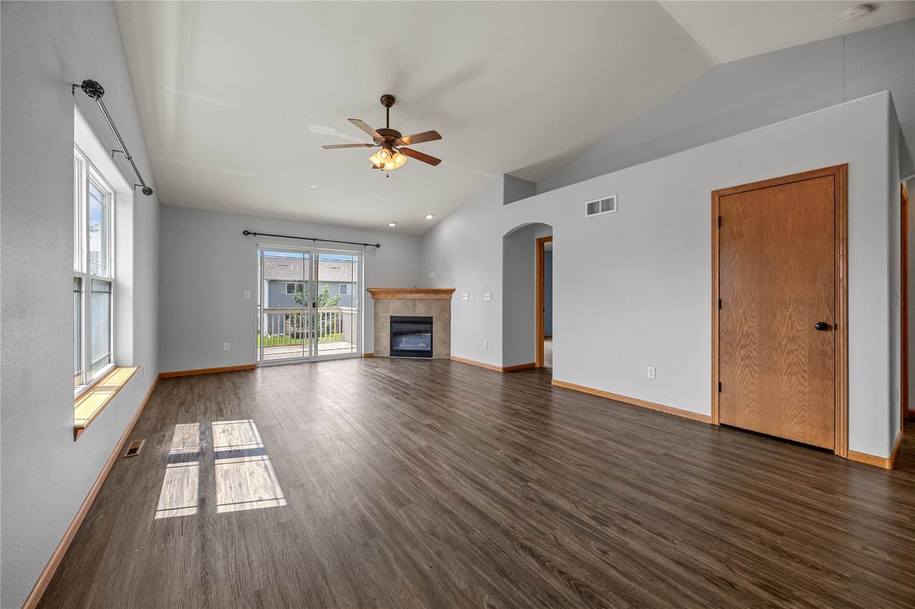 https://bt-photos.global.ssl.fastly.net/cedarrapids/1280_boomver_1_2605910-2.jpg