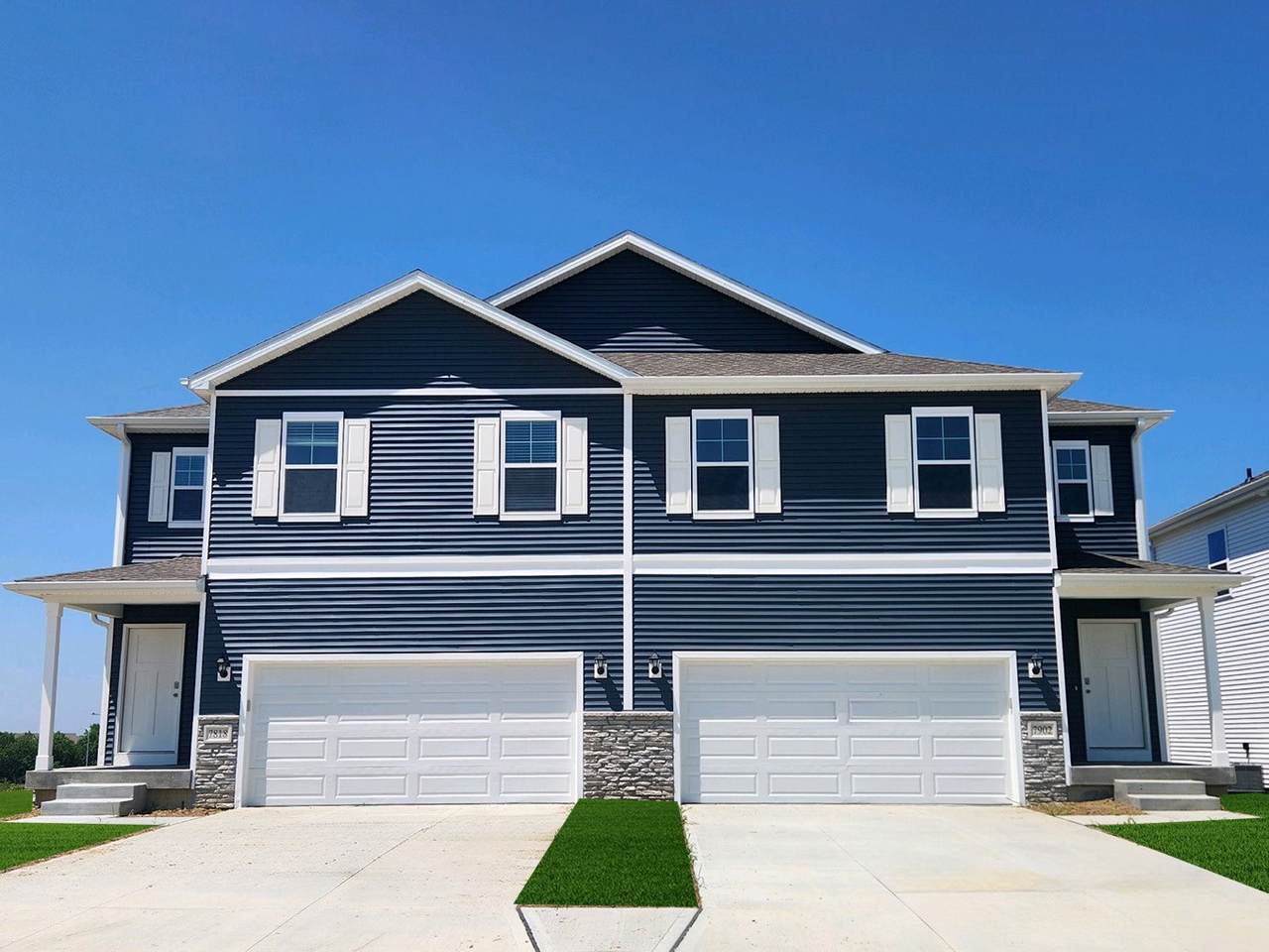 604 Magnolia Way - Photo 1