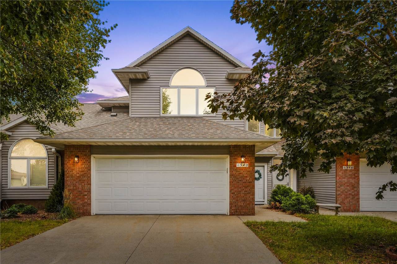 1342 Oxford Place - Photo 1