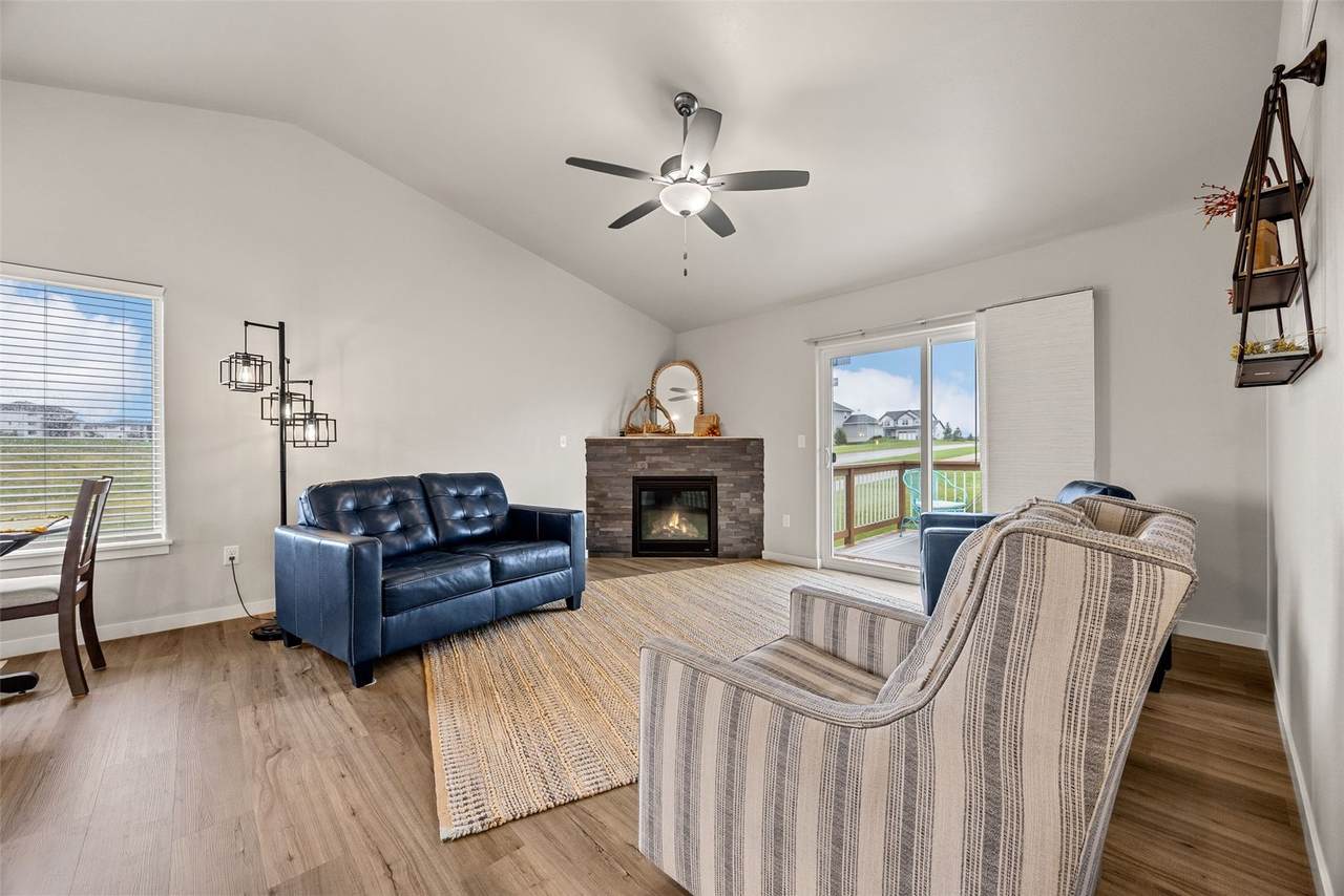 https://bt-photos.global.ssl.fastly.net/cedarrapids/1280_boomver_1_2606472-2.jpg