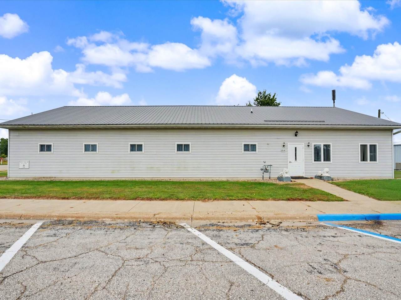 https://bt-photos.global.ssl.fastly.net/cedarrapids/1280_boomver_1_2606483-2.jpg