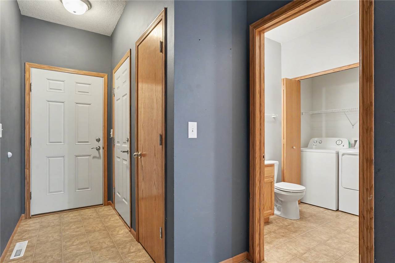 https://bt-photos.global.ssl.fastly.net/cedarrapids/1280_boomver_1_2606512-2.jpg