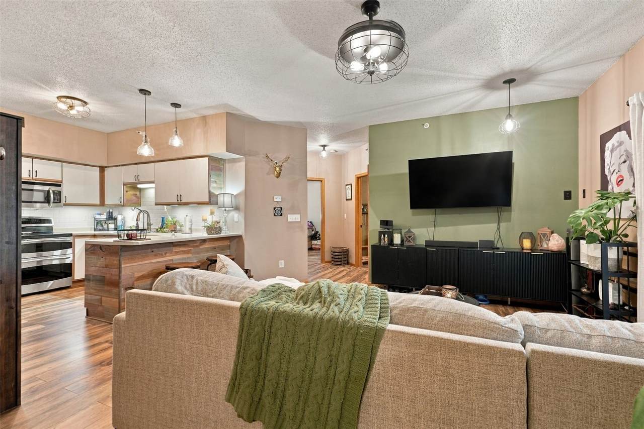 https://bt-photos.global.ssl.fastly.net/cedarrapids/1280_boomver_1_2606606-2.jpg