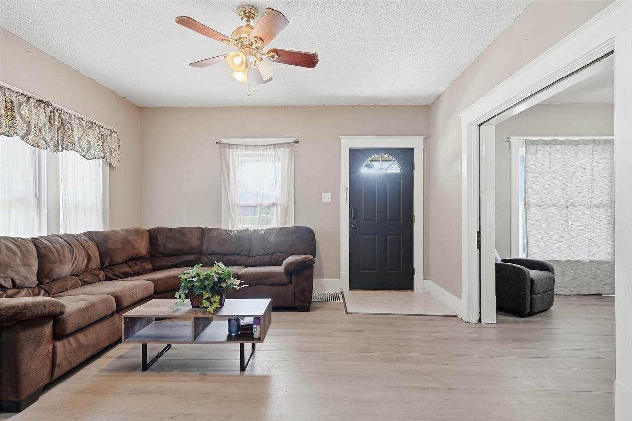 https://bt-photos.global.ssl.fastly.net/cedarrapids/1280_boomver_1_2606750-2.jpg