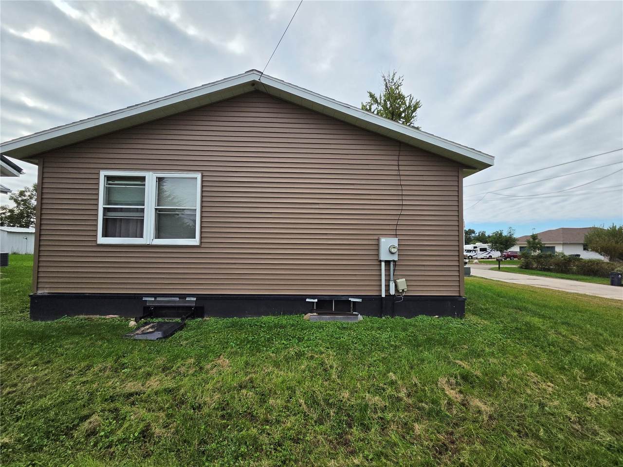 https://bt-photos.global.ssl.fastly.net/cedarrapids/1280_boomver_1_2606760-2.jpg