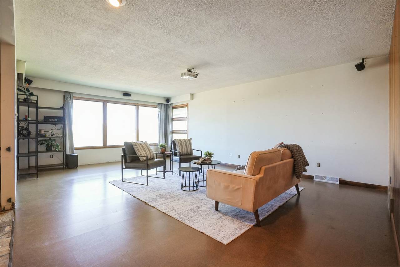 https://bt-photos.global.ssl.fastly.net/cedarrapids/1280_boomver_1_2606782-2.jpg
