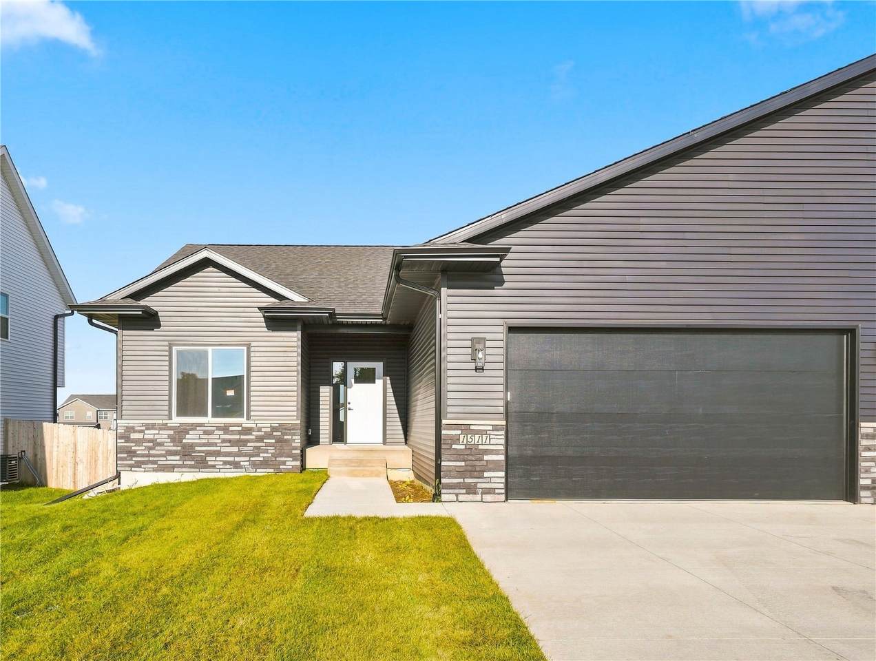 1510 Redwood Dr - Photo 1