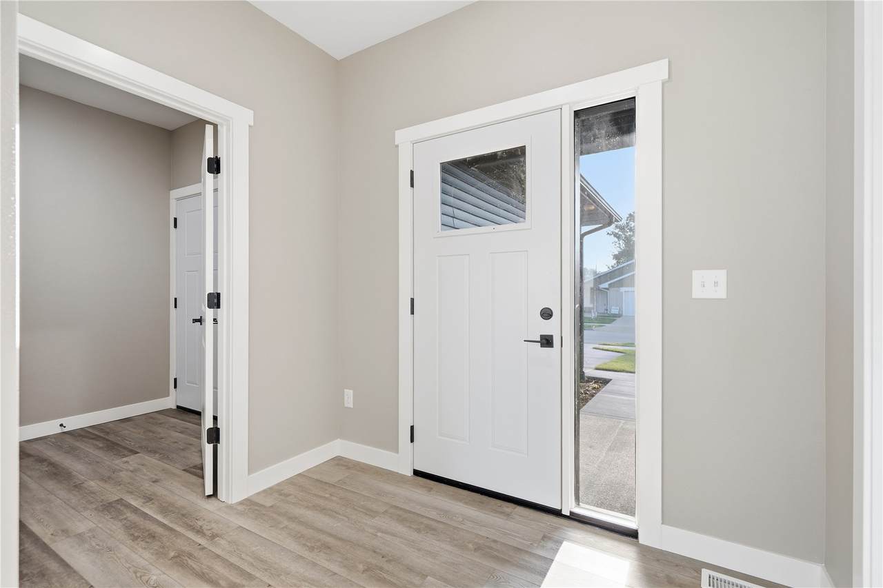 https://bt-photos.global.ssl.fastly.net/cedarrapids/1280_boomver_1_2606789-2.jpg