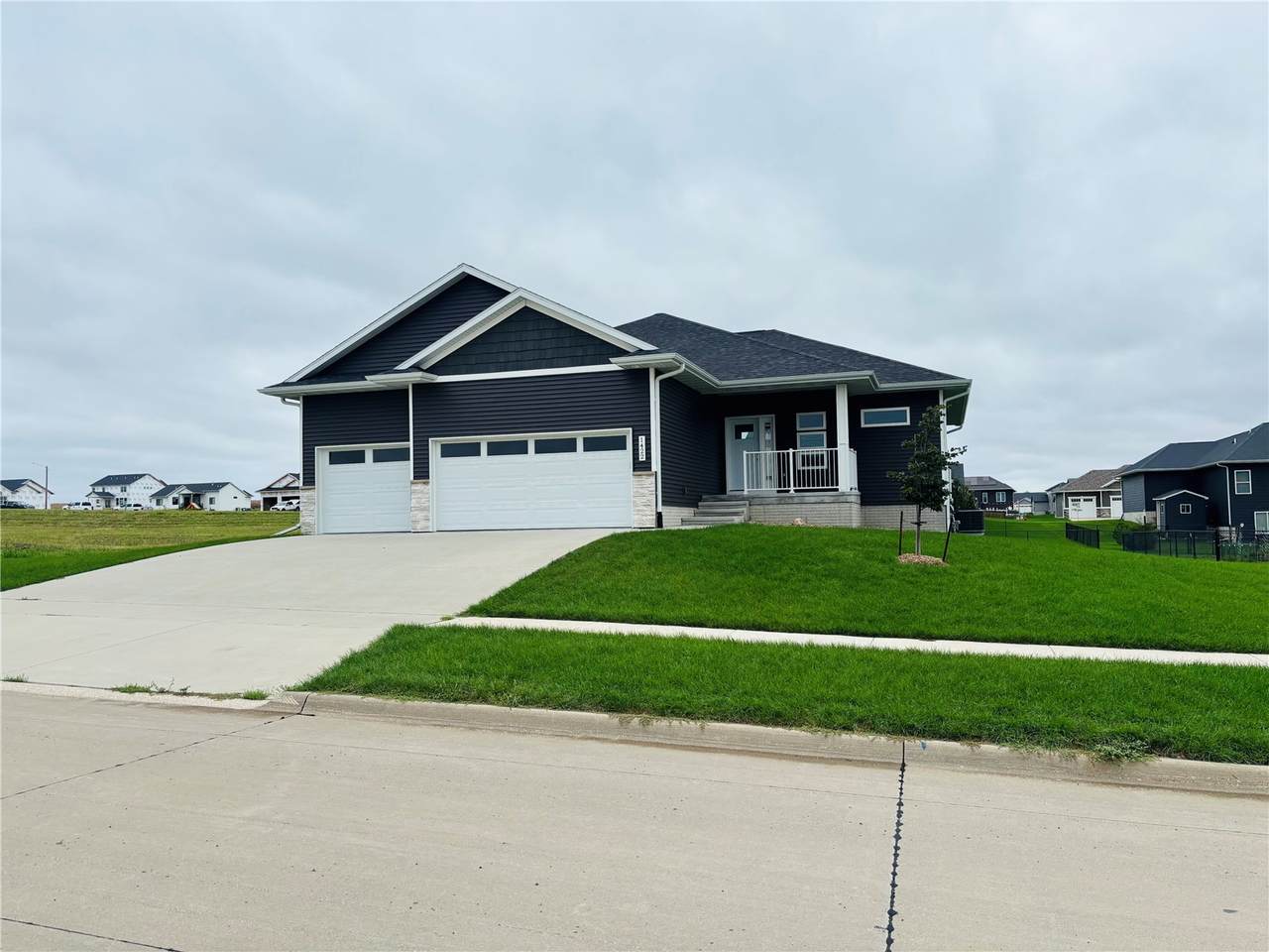 1422 Eagleview Drive - Photo 1