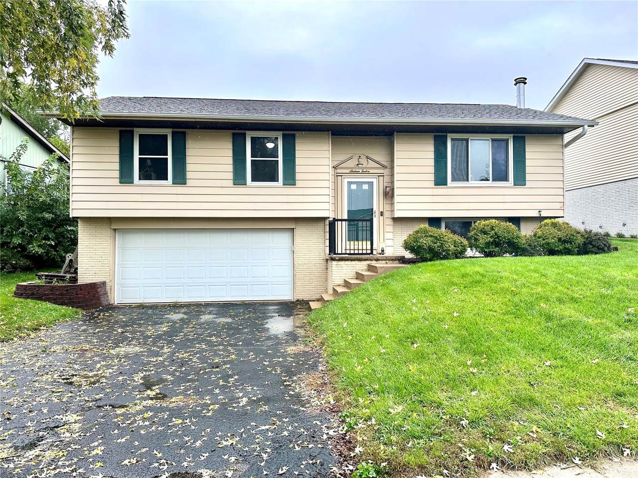 1612 Parkwood Lane - Photo 1