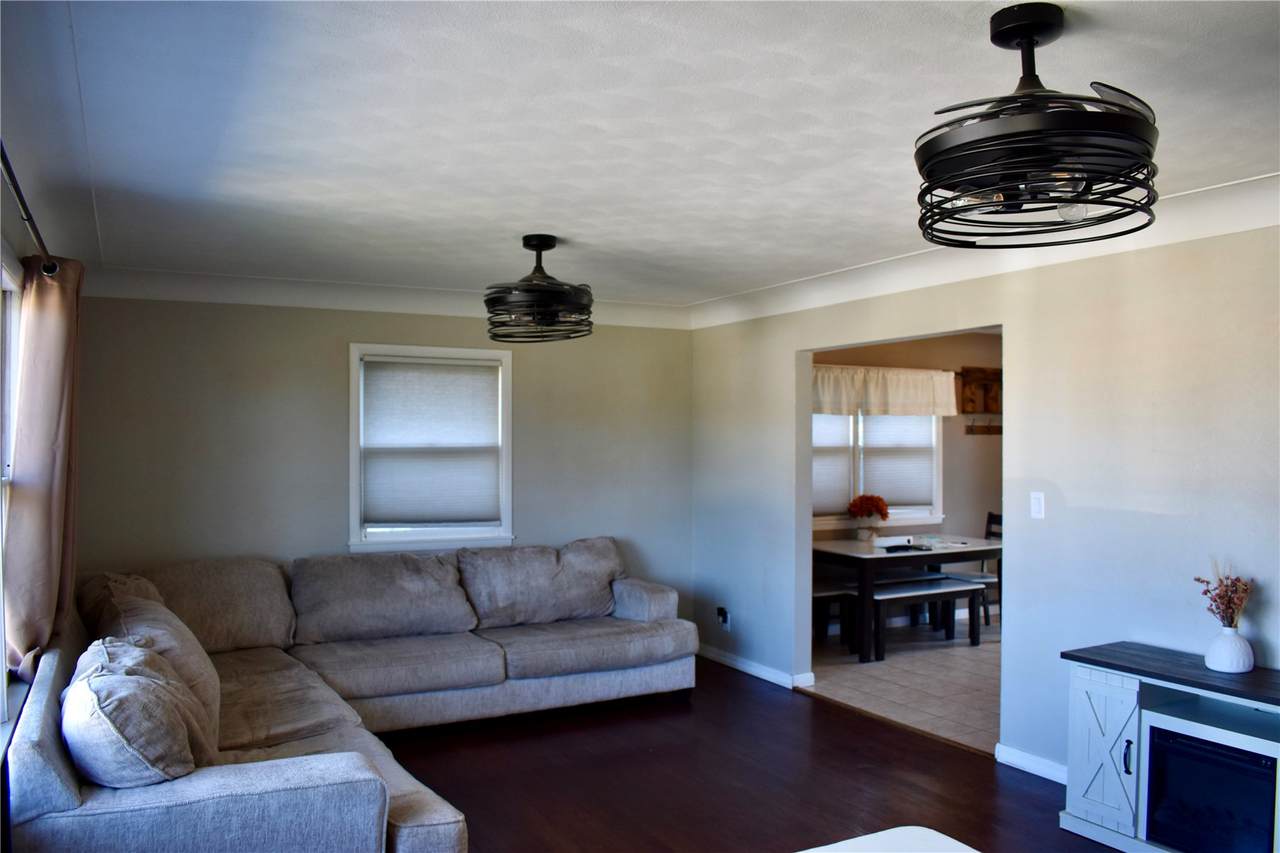 https://bt-photos.global.ssl.fastly.net/cedarrapids/1280_boomver_1_2606944-2.jpg