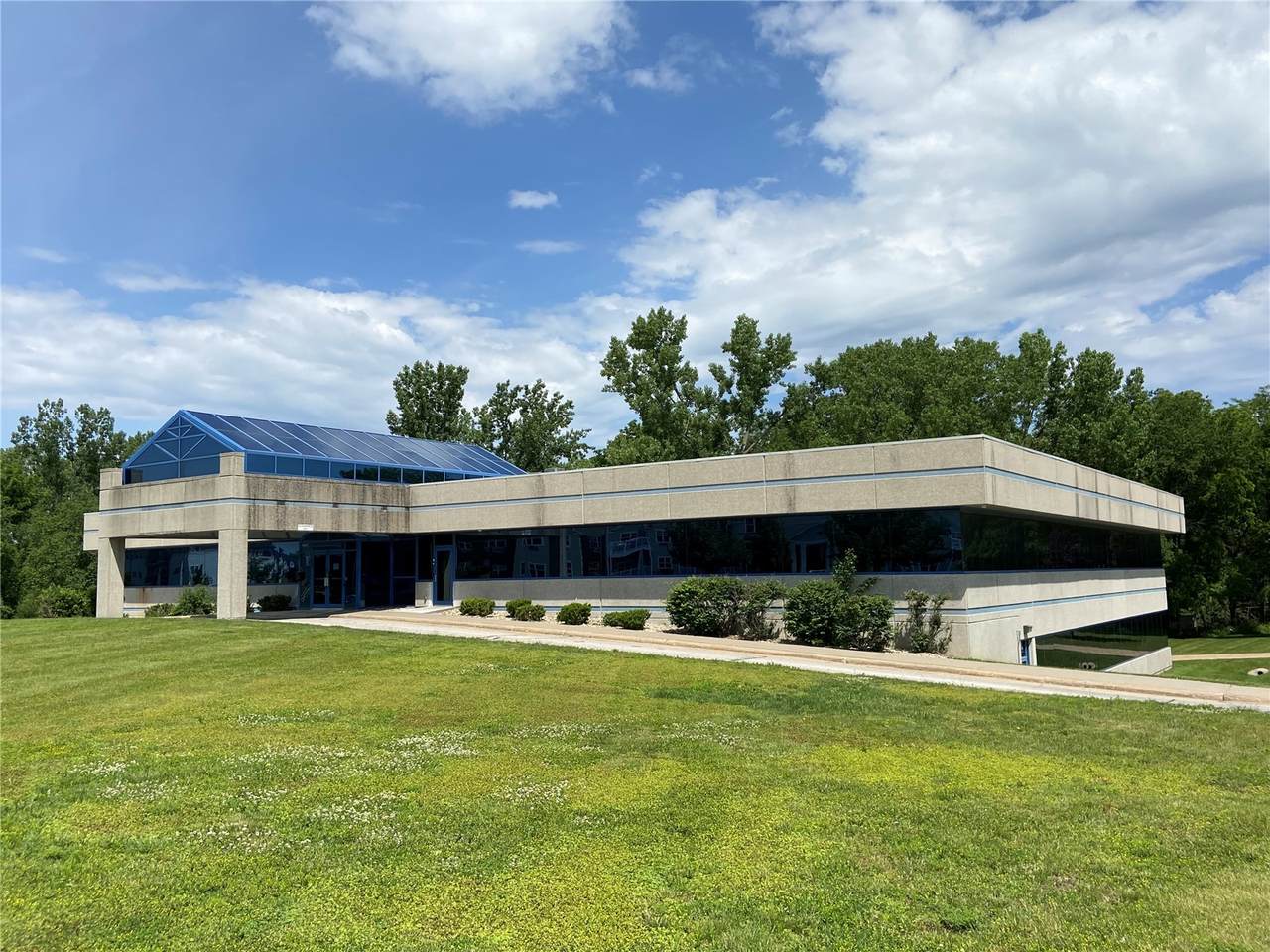 https://bt-photos.global.ssl.fastly.net/cedarrapids/1280_boomver_2_2306554-2.jpg