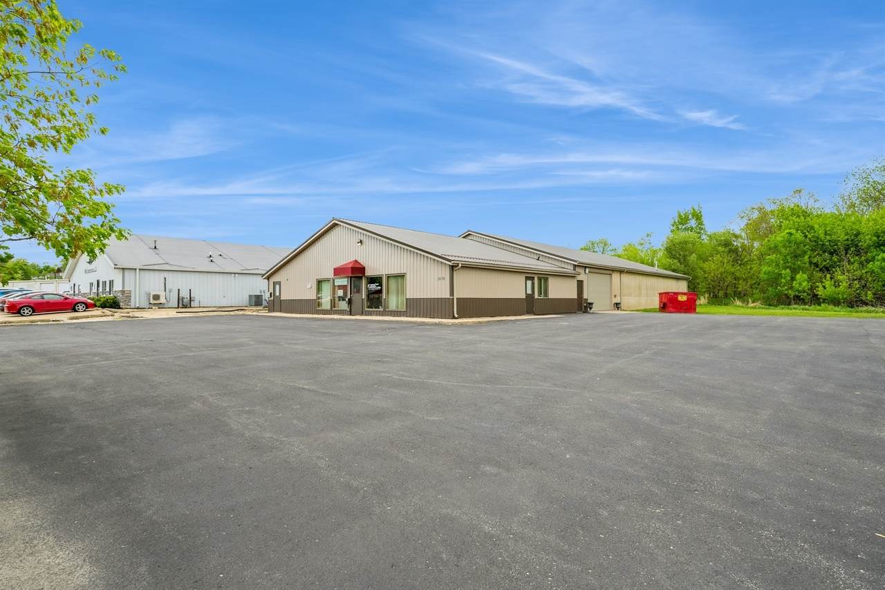 1070 Lyon Lane - Photo 1