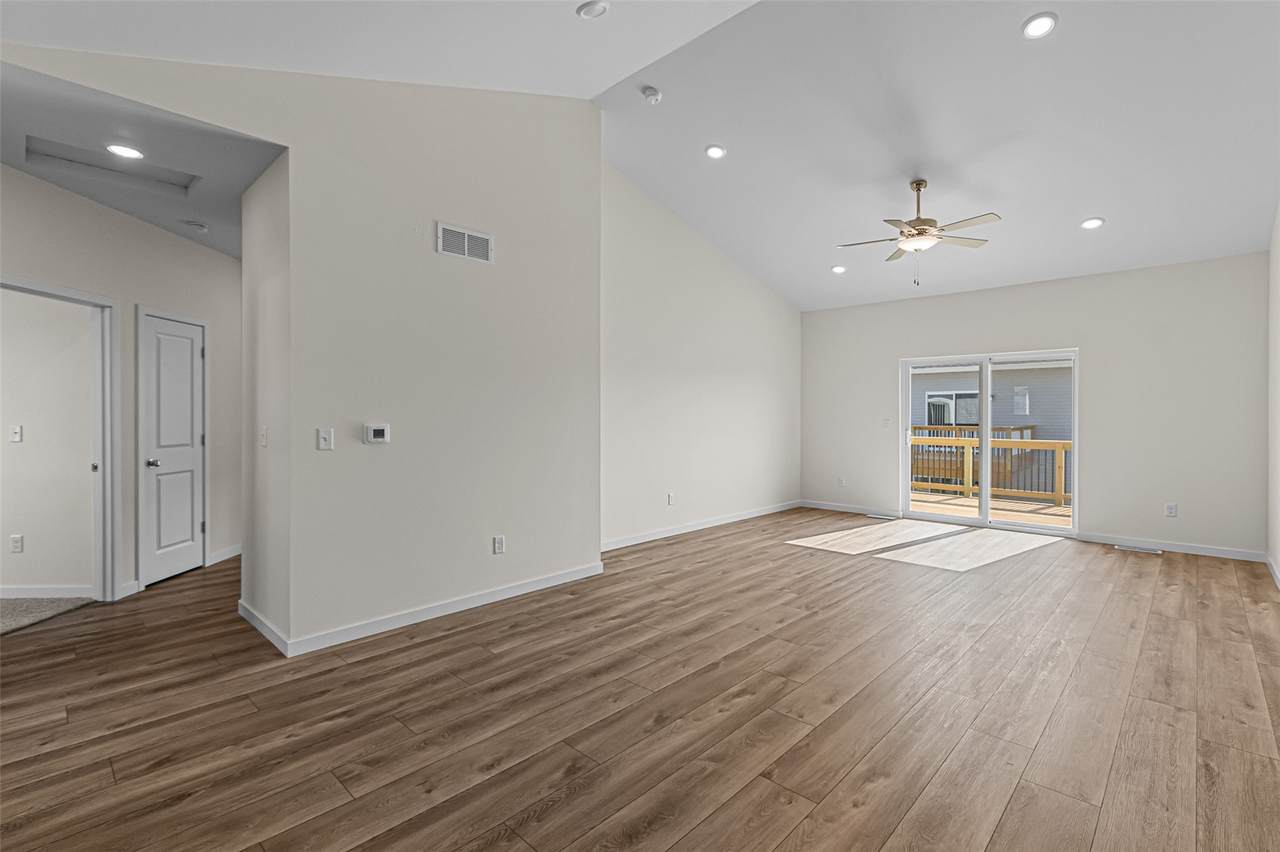 https://bt-photos.global.ssl.fastly.net/cedarrapids/1280_boomver_2_2507101-2.jpg