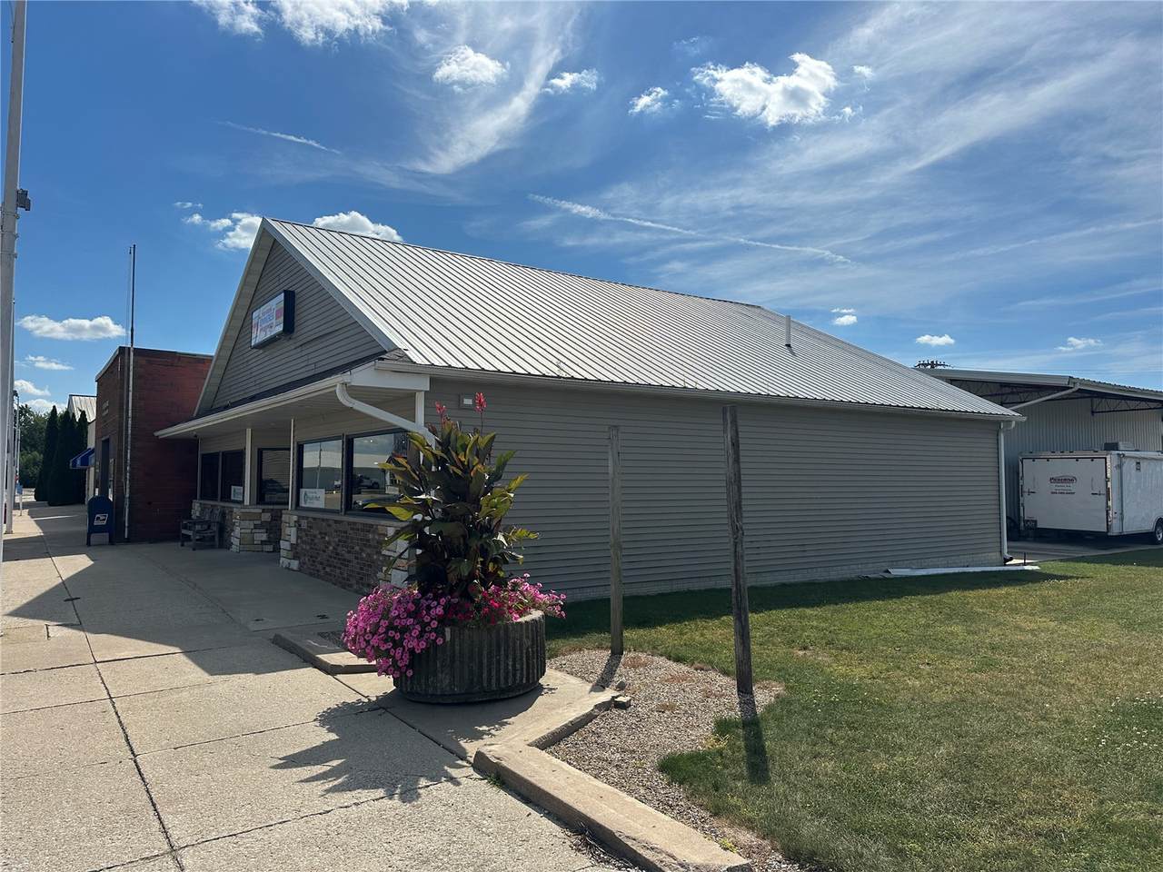 https://bt-photos.global.ssl.fastly.net/cedarrapids/1280_boomver_2_2507341-2.jpg