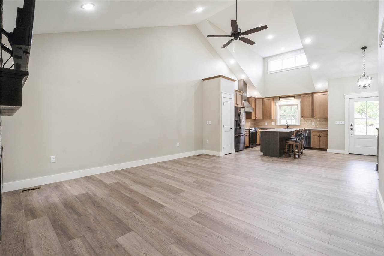 https://bt-photos.global.ssl.fastly.net/cedarrapids/1280_boomver_2_2508626-2.jpg
