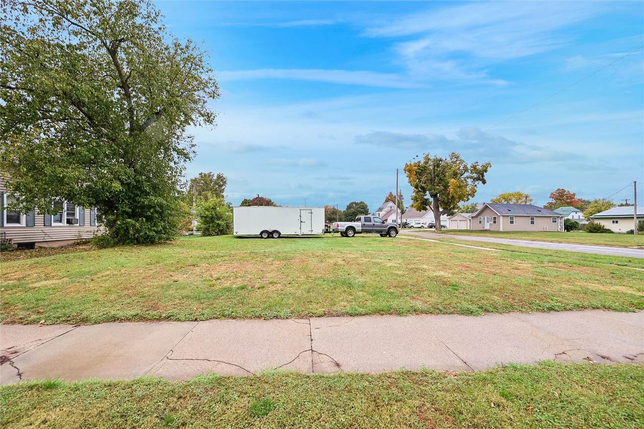 808 9th Avenue - Photo 1