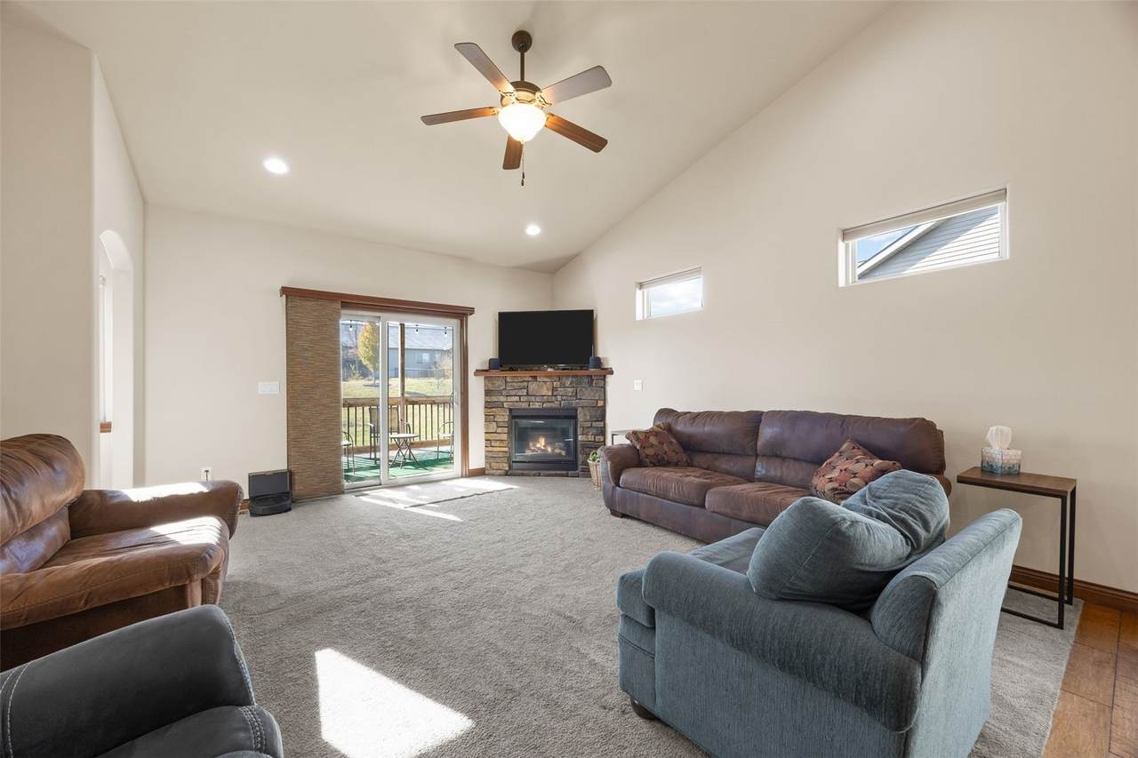 https://bt-photos.global.ssl.fastly.net/cedarrapids/1280_boomver_3_2509287-2.jpg