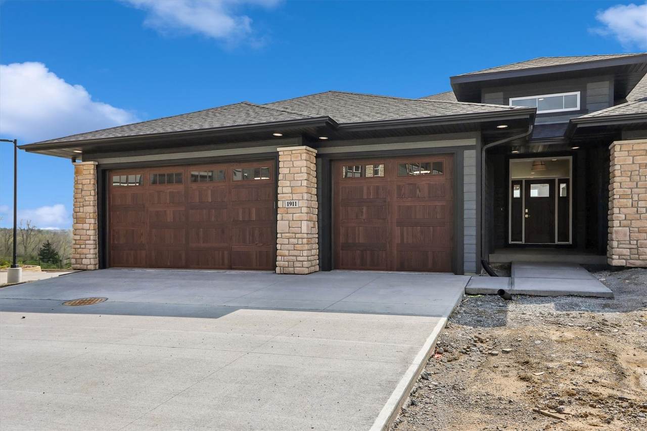 1911 Country Club Drive - Photo 1