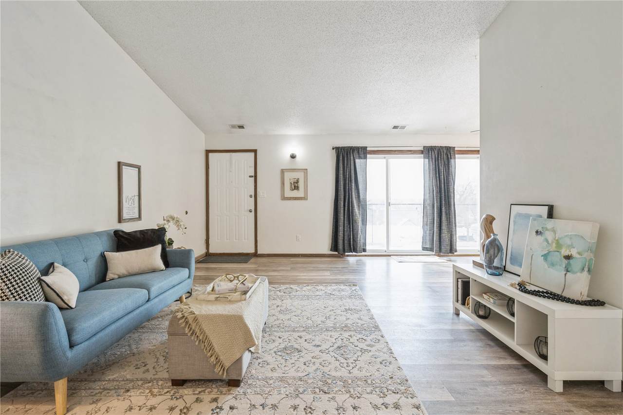 2955 Bowling Street - Photo 1