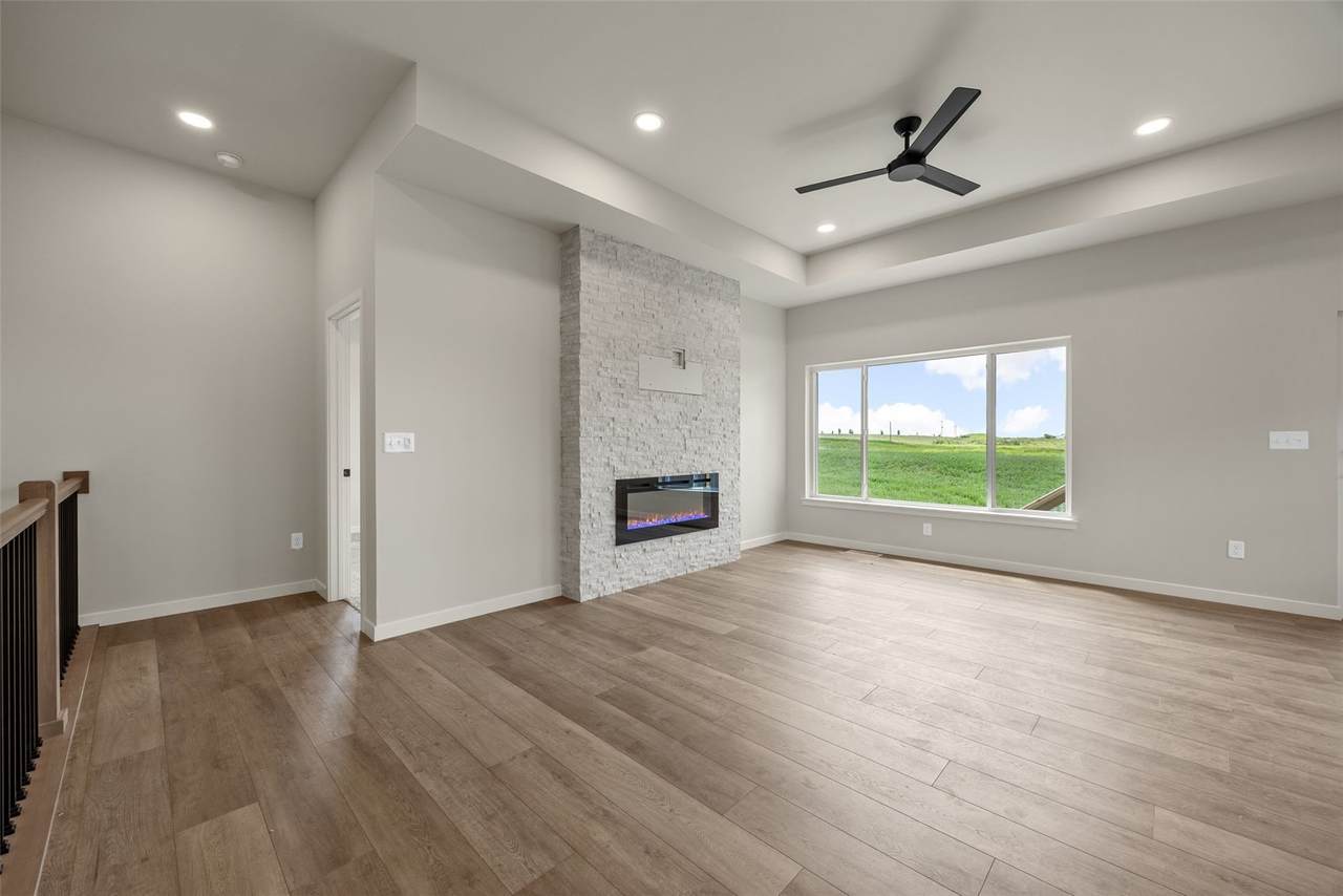 https://bt-photos.global.ssl.fastly.net/cedarrapids/1280_boomver_2_2601278-2.jpg