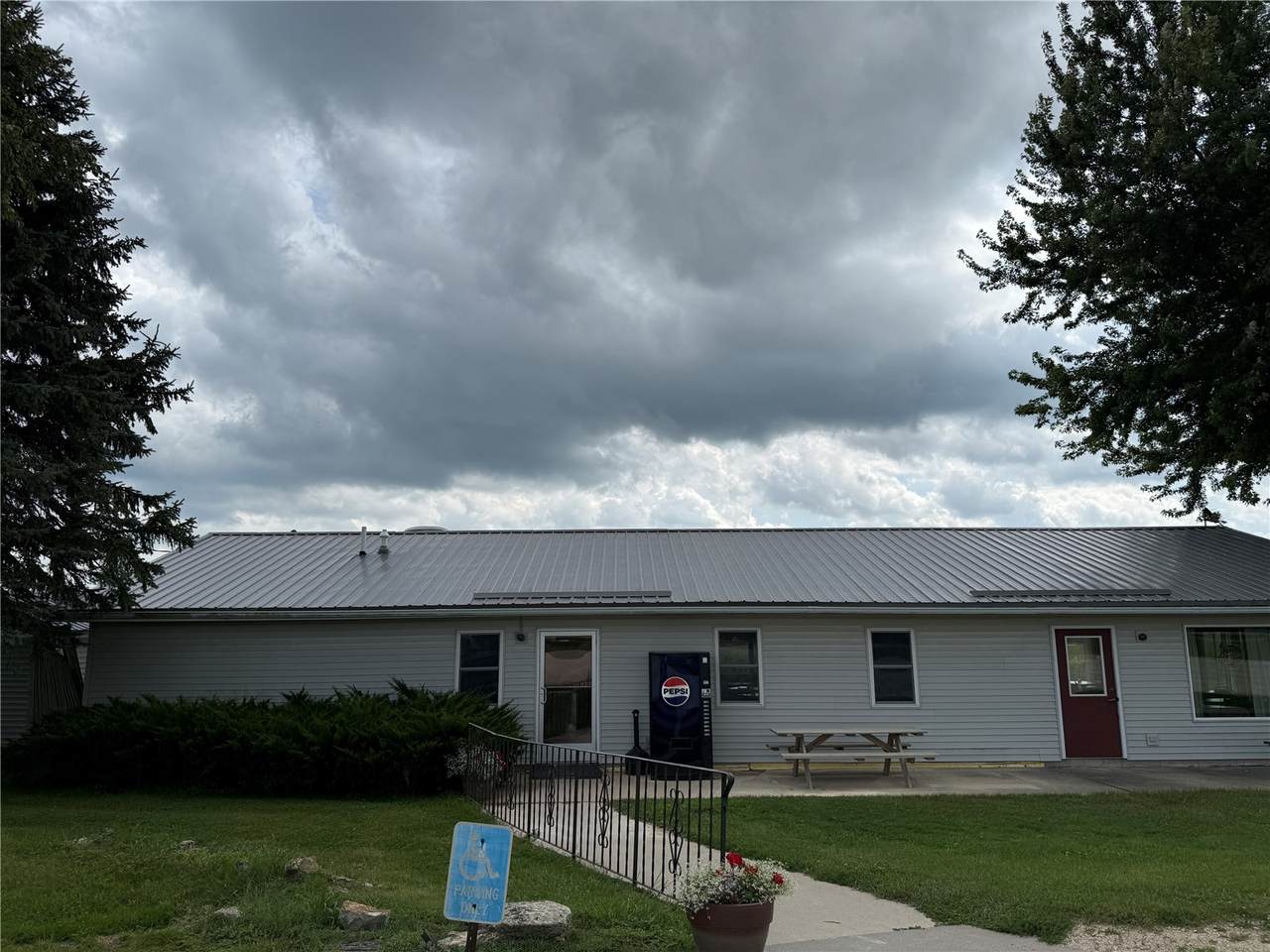 https://bt-photos.global.ssl.fastly.net/cedarrapids/orig_boomver_1_2602682-2.jpg