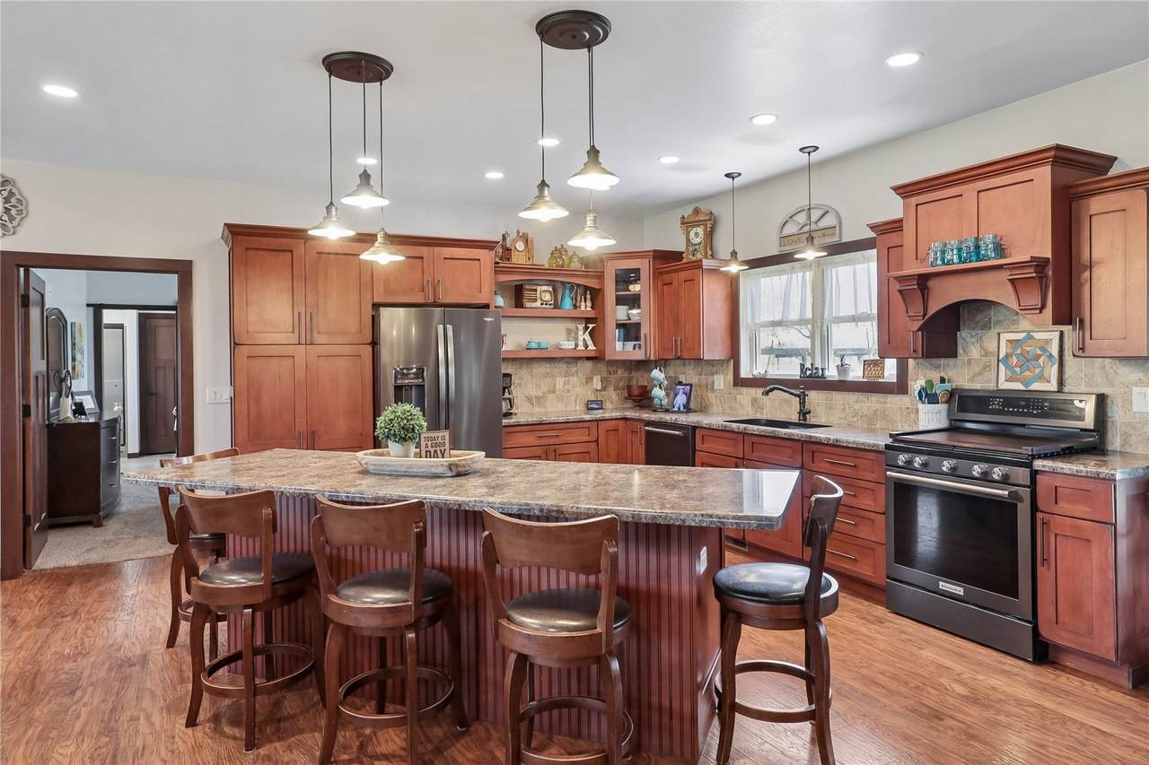 https://bt-photos.global.ssl.fastly.net/cedarrapids/1280_boomver_2_2602810-2.jpg