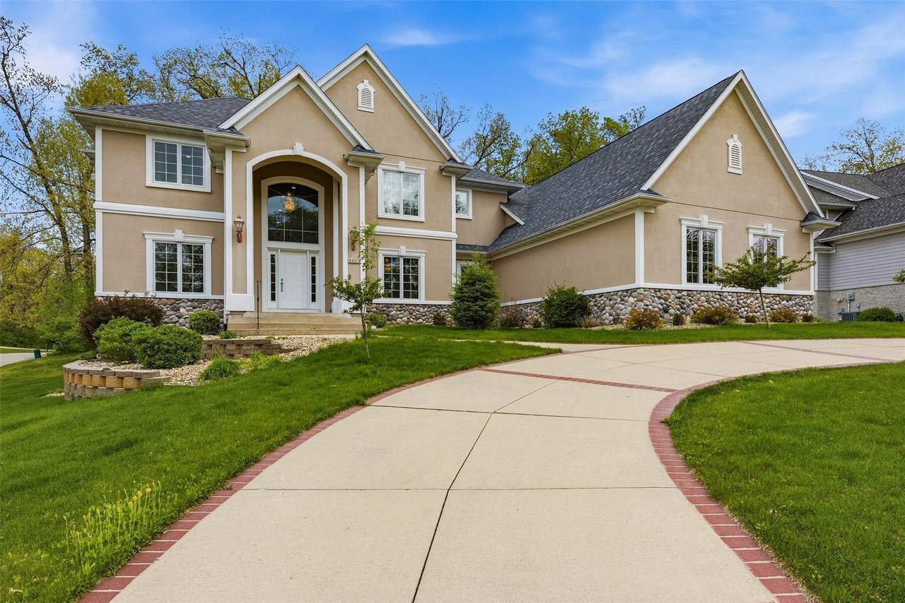 4402 Oak Leaf Court - Photo 1