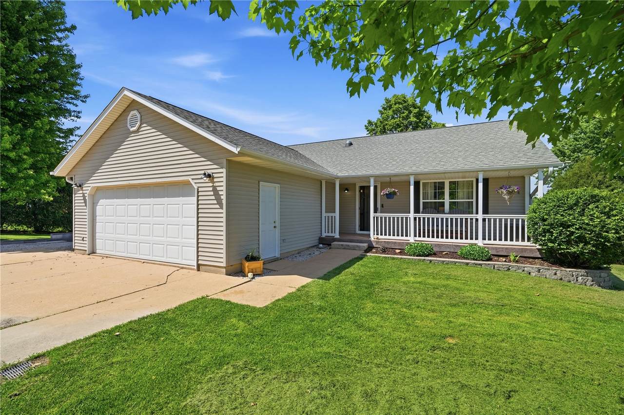 904 6th Avenue - Photo 1