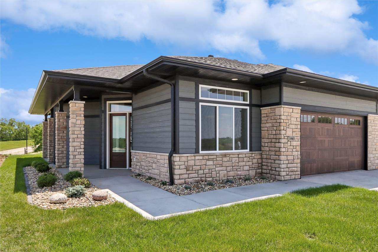 1903 Country Club Drive - Photo 1
